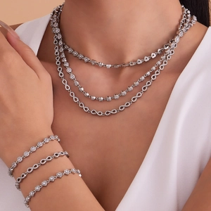Ensemble élégant collier et bracelet en argent avec motifs cœur, infini et oxydes de zirconium