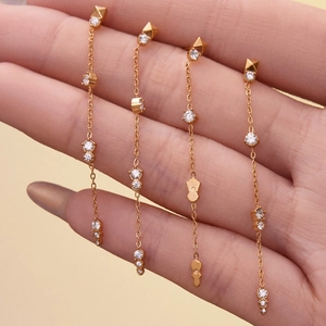 Boucles d'oreilles pendantes à pampilles plaquées or 18 carats avec oxydes de zirconium