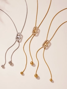 Détail de colliers chaîne serpent réglables en acier inoxydable avec zircon 5A