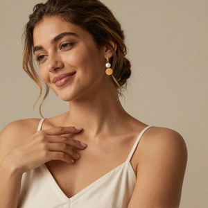 Boucles d'oreilles pendantes en acier plaqué or 18 carats avec perles et breloques disque