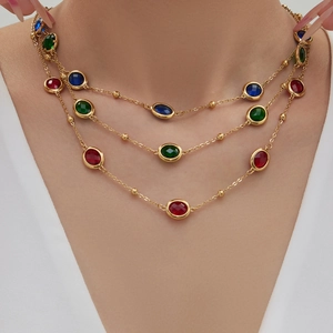 Collana a tre strati placcata oro 18k con gemme ovali colorate e sfere dorate lucide