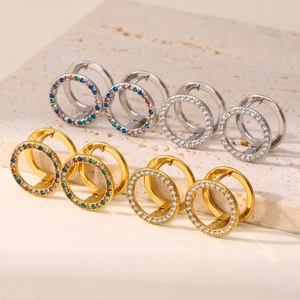 Set de pendientes de aro de acero inoxidable chapados en oro PVD con circonitas