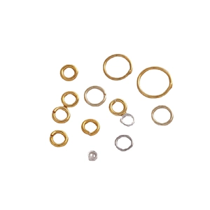 Sortierte vergoldete und versilberte Spaltringe für DIY Schmuck in verschiedenen Größen