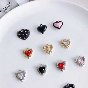 DIY Herzanhänger für Halsketten mit farbigen Harzeinlagen und Goldfinish für Schmuck