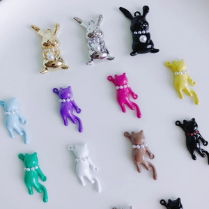 Ciondoli colorati 3D a gatto e coniglio in lega con perle per gioielli fai-da-te
