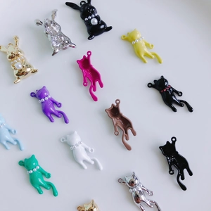 Ciondoli colorati di coniglio e gatto in lega con perle per collane fai da te e gioielli