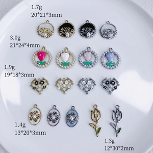 Sortierte Emaille-Anhänger für DIY-Schmuck mit Perlen, Herz- und Blumen-Anhängern