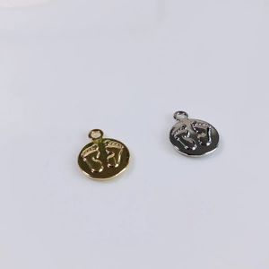 Baby-Fußabdruck-Anhänger in Gold und Silber für DIY-Halsketten und Armband-Schmuckherstellung