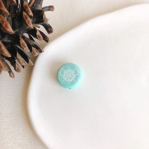 Détail de perle en silicone bleu clair avec motif de flocon de neige pour DIY