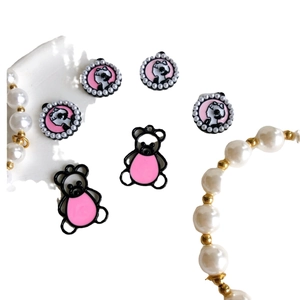 Pendentifs ronds perlés rose et noir avec breloques d'ours pour création bijoux