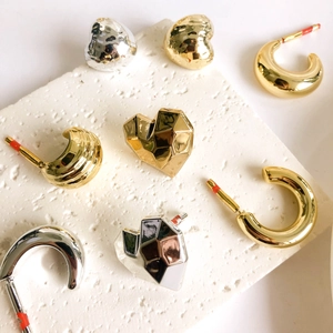 Chic gold and silver heart studs and textured C-shaped acrylic earrings set for women