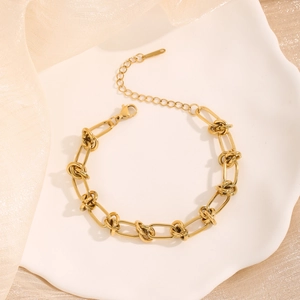 Goldene grobe Gliederkette im Punk-Stil mit verstellbarem Tropfenanhänger-Detail