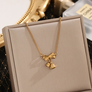 Elegante Titaniumstaal Strik Bel Hanger Halsketting Voor Vrouwen Verguld Lichte Luxe Zoete Sleutelbeen Ketting Sieraden Accessoire
