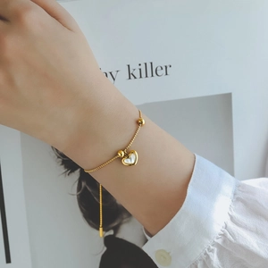 Elegant 18K gold-plated heart pendant bracelet with white shell inlay and adjustable chain