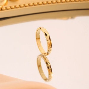 Exquisite multifaceted golden geometric ring with reflective mirror finish and modern style