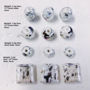Keramikperlen für DIY-Schmuck mit blauer Tintenmarmorierung in vier Formen