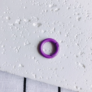 Detail of 20mm purple metal spring gate o-ring with matte finish for DIY keychains