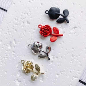 Colgantes de rosas de aleación para joyería DIY en acabados mate y metalizados