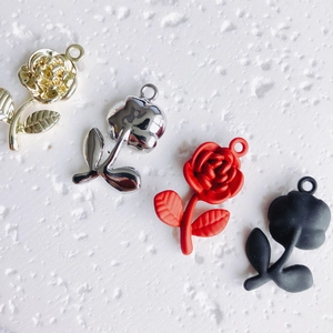 Colgantes de rosa DIY en oro, plata, rojo y negro para creación de joyería