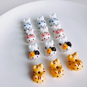 Perline di Ceramica a Forma di Gatto per Creazione Gioielli DIY Ciondoli Animali Dipinti per Bracciali Collane Accessori Artigianali Design Simpatico Gattino