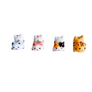 Set di 4 perline gatto portafortuna in ceramica colorata per creazione di gioielli fai da te