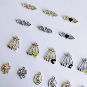 Assorted DIY alloy heart and flower jewelry charms in gold and silver plating
