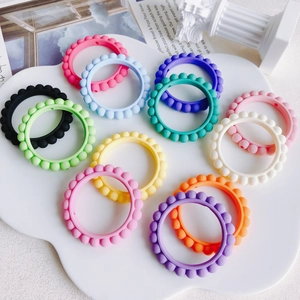 Anelli in silicone colorati con trama a sfere per gioielli fai-da-te in colori vivaci