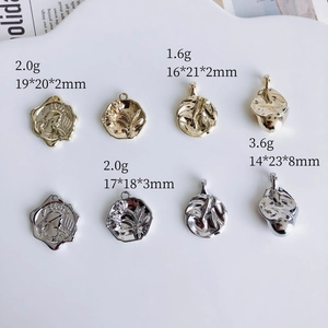 Vintage Alloy Coin Relief Pendants Floral Relief Charms For Earring Necklace DIY Jewelry Making Gold Silver Accessory