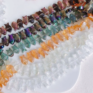 Perline a pesce in vetro cristallo cangiante per gioielli DIY in vari colori