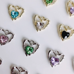 Pendentifs en alliage en forme de cœur coloré avec strass pour création de bijoux
