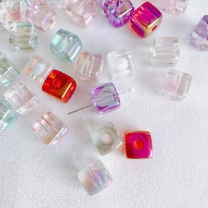 Bunte 12mm Acryl-Würfelperlen mit Mittelloch für DIY-Schmuckherstellung und Basteln