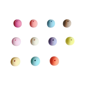 Perles mates macaron colorées avec trous droits pour la fabrication de bijoux DIY et artisanat