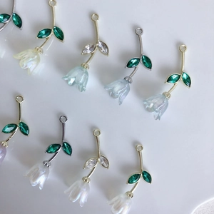 Ciondoli a tulipano e mughetto con perle per creazione gioielli DIY in oro e argento lucido
