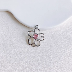 Détail du pendentif fleur coeur en alliage avec strass rose pour bijoux DIY