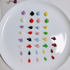 Détails de breloques colorées en alliage en forme d'étoile et de cœur pour bijoux DIY