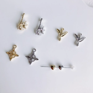 Détails de breloques en alliage d'or et d'argent pour la création de bijoux DIY faits main