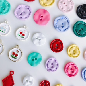 Colorful retro metal buttons and floral alloy pendants for DIY handmade necklaces