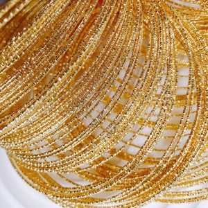 Stapel aus 14K goldgefüllten strukturierten Drehträhten für DIY-Schmuck und Accessoires