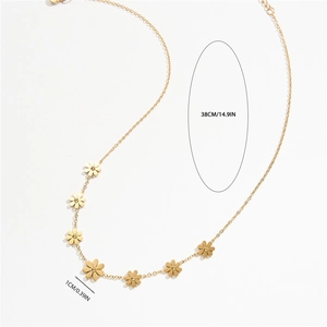 Macro view of 18K gold-plated daisy necklace with 38cm chain and 1cm flower pendants