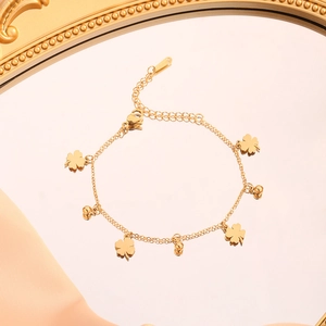 Goldenes vierblättriges Kleeblatt Armband auf Seide mit verstellbarer Kette
