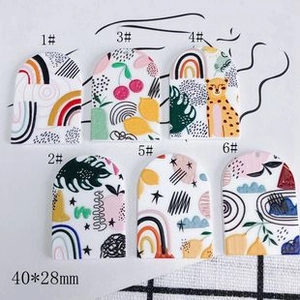 Λεπτομέρεια από 6 ακρυλικά DIY μενταγιόν με ανάγλυφο κουνέλι και διάφορα χρωματιστά σχέδια