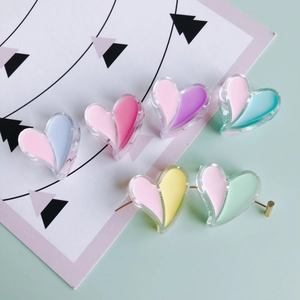 Σετ 6 DIY ακρυλικές καρφίτσες καρδιά σε παστέλ διχρωμίες με χρυσά μεταλλικά κουμπώματα