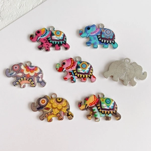 Lot de 7 pendentifs éléphants en métal style bohème vintage avec motifs ethniques colorés