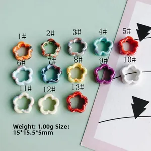 Cuentas cerámicas de flores de cinco pétalos para joyas DIY en trece colores variados