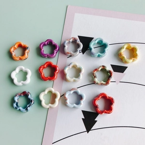 Accesorios de cuentas de cerámica con flores de cinco pétalos y patrón de mármol DIY