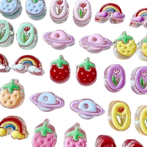 Kleurrijke hars bedeltjes voor haaraccessoires met tulpen, aardbeien, regenbogen en planeten