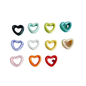 Set aus 11 hohlen herzförmigen Keramikperlen in bunten Farben für DIY-Schmuckherstellung