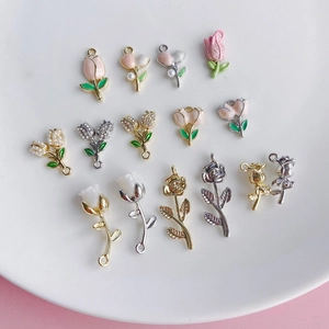 Piondoli a Fiore in Lega DIY per Creazione Gioielli Smaltati Rosa Tulipano Charms Con Perla Artificial Strass per Collane Bracciali