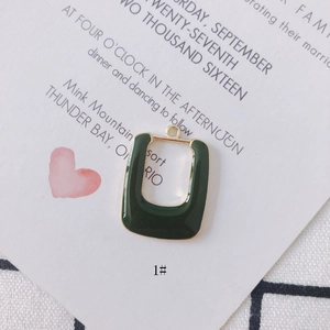 Ciondolo rettangolare in smalto verde scuro con cornice dorata per gioielli DIY
