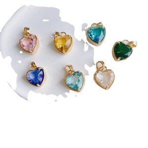 Pendentifs cœurs en pierres colorées avec bordure en cuivre doré pour bijoux DIY